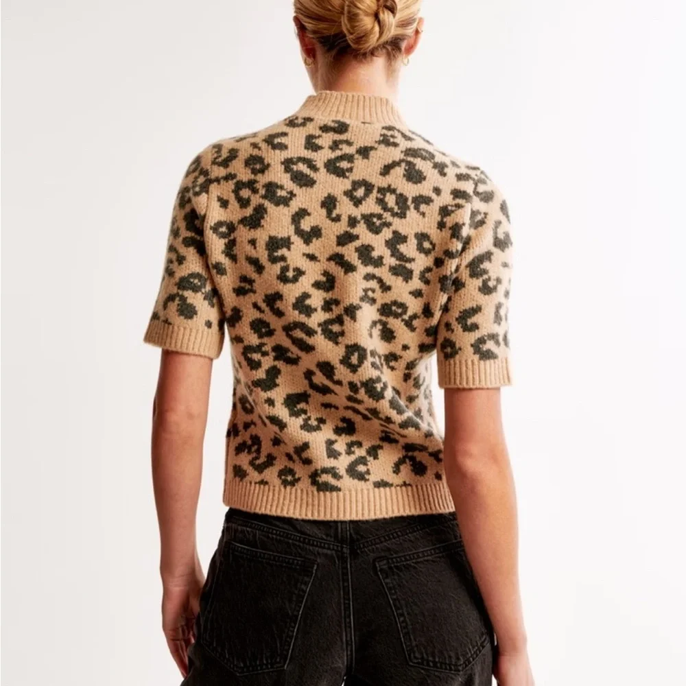 Abercrombie & Fitch Leopard Print Short Sleeve Sweater - Picture 4 of 10